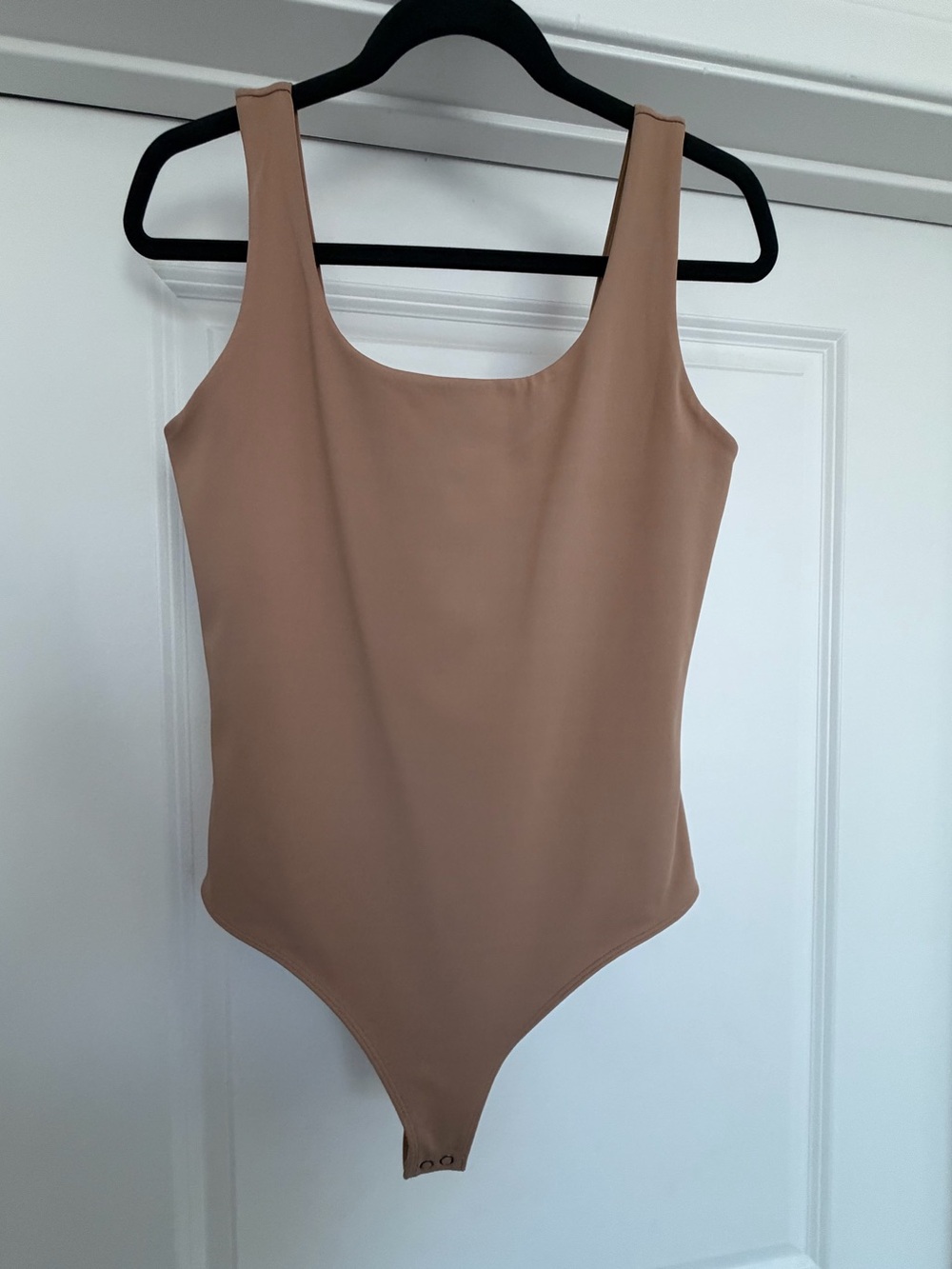 EXPRESS Women’s Body Contour High Compression Scoop Neck Bodysuit - Size Medium